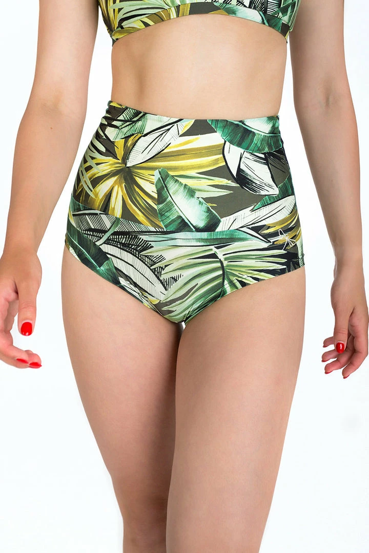 New In Dragonfly Betty High-Waisted Shorts - Fresh Leaf Print