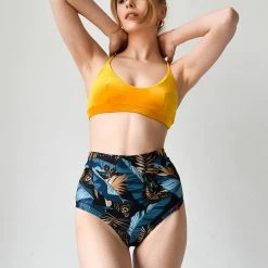 Pole Addict High Waisted Shorts - Verdona