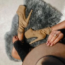 Hella Heels Ride'em 8inch Boots - Desert