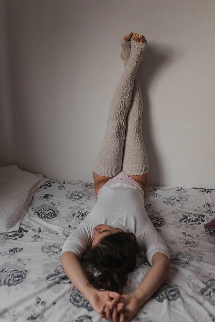 Rolling Cable Knit Thigh High Leg Warmers With Stirrups - Oatmeal Accessories