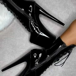 Hella Heels LipKit 8inch Boots - Black Beatles