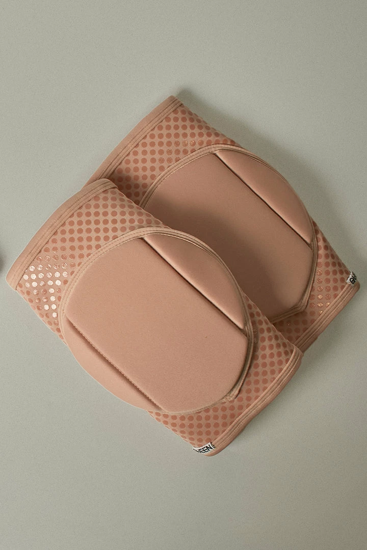 Queen Accessories Plus Size Pole Wear Queen Grippy Kneepads - Latte