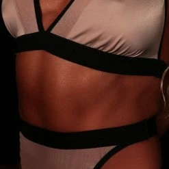 New In Rolling Linger Triangle Top - Beige/Black